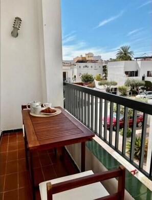 Outdoor dining - Apartamento Royal Marine en Empuriabrava (Empuriabrava)