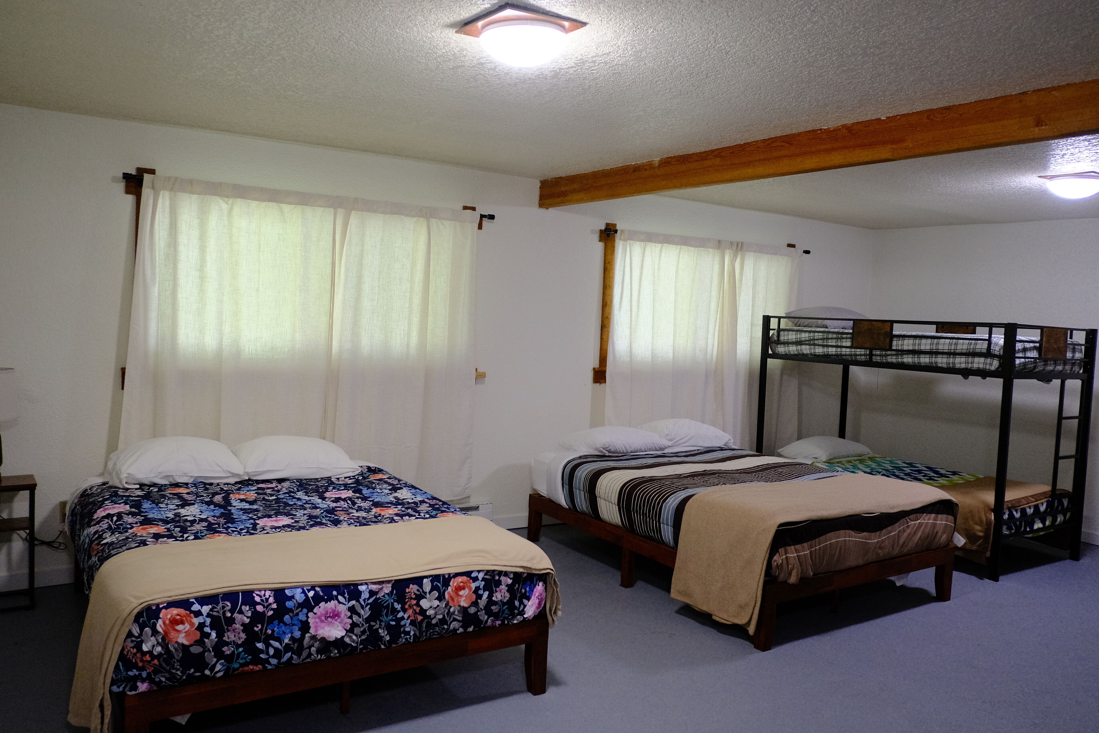 3 多间卧室、旅行婴儿床、免费 WiFi、床单