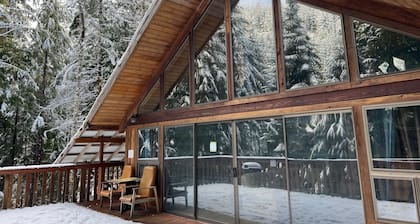 Chalet at Rainier Lodge (0.4 miles from Mount Rainier)