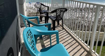 AV36 - Gulf Front 2-Bed & 2-Bath Condo with Balcony & Pool