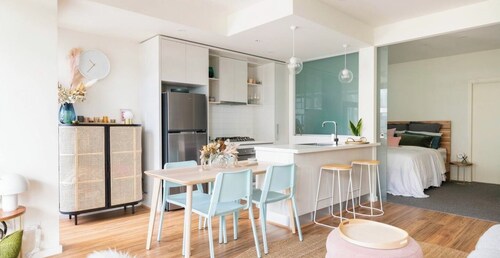 Stylish apartment close to amazing Melbourne offerings.