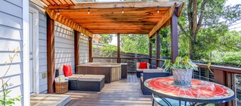 Hip East Austin, Cold/Hot Tub, Groups/Pets Welcome
