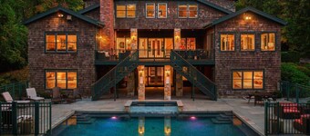 Sunny Days w/ Lakeview, seasonal Pool, Hot Tub, close to dining, shopping, town