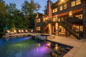 Pool - Sunny Days w/ Lakeview, seasonal Pool, Hot Tub, close to dining, shopping, town (Newtown)