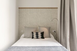 2 quartos, ferros/tábuas de passar roupa