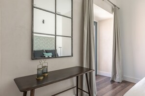 2 slaapkamers, een strijkplank/strijkijzer, internet