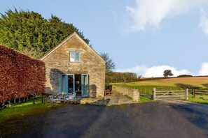 Exterior - Two Bedroom Family Friendly Holiday Cottage in the Cotswolds - Will's Cottage (Stroud)