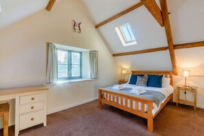 2 bedrooms, iron/ironing board, WiFi, bed sheets - Two Bedroom Family Friendly Holiday Cottage in the Cotswolds - Will's Cottage (Stroud)