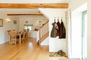 Dining - Two Bedroom Family Friendly Holiday Cottage in the Cotswolds - Will's Cottage (Stroud)