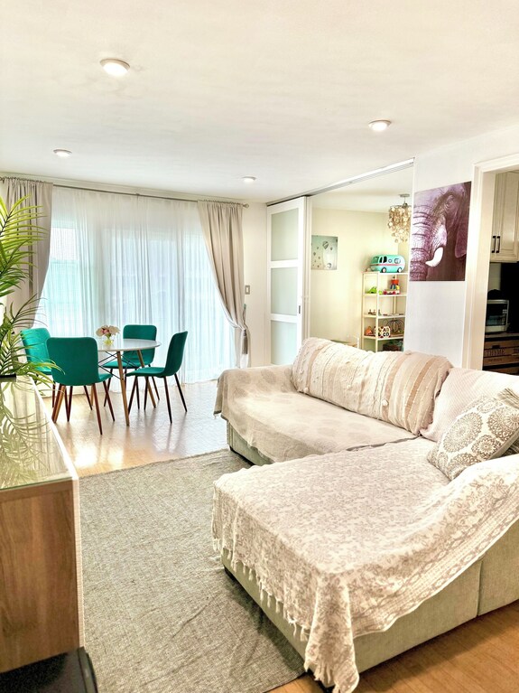 King Size Bed- Walk To The Beach- Air Conditioner- Bunk Beds- Pullout Couch - Carson, CA