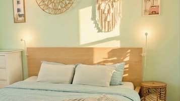 1 bedroom, desk, iron/ironing board, WiFi (free)