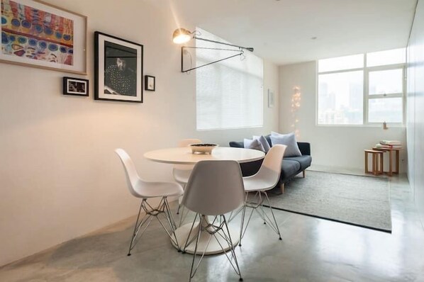 Studio | In-room dining