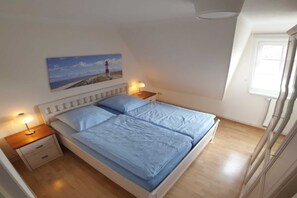 3 chambres, fer et planche à repasser, lit parapluie, draps fournis