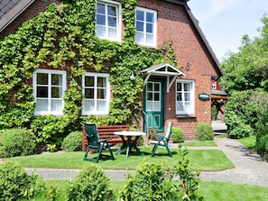 Outdoor dining - Whg. - house on the dike (Utersum)