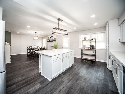 7 Bedroom 5 Bath 4500+ Square foot w/ Pool Table