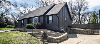 7 Bedroom 5 Bath 4500+ Square foot w/ Pool Table