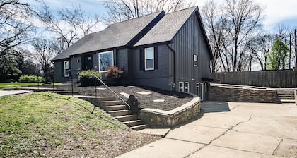 7 Bedroom 5 Bath 4500+ Square foot w/ Pool Table