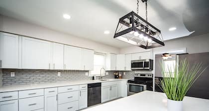 7 Bedroom 5 Bath 4500+ Square foot w/ Pool Table