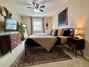 7 bedrooms, desk, iron/ironing board, travel cot