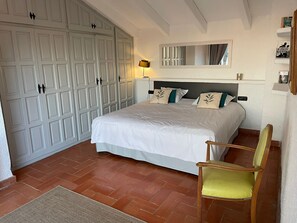 5 Schlafzimmer, Bügeleisen/Bügelbrett, kostenloses WLAN, Bettwäsche