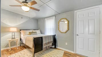 3 bedrooms, iron/ironing board, free WiFi, bed sheets
