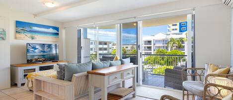 Premium Apartment, 2 Bedrooms, Beachside | Living area