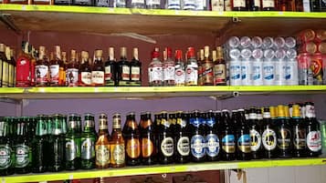 Bar (trong khuôn viên)