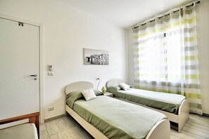 2 slaapkamers, een strijkplank/strijkijzer, gratis wifi, beddengoed