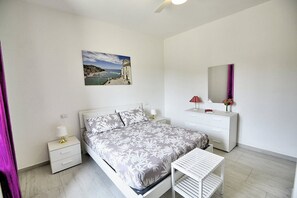 2 bedrooms, iron/ironing board, free WiFi, bed sheets - Villa Olga B: A cozy and welcoming apartment that is part of a villa situated in a quiet location, a few minutes from the town center, with Free WI-FI. (Agropoli)