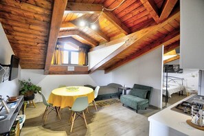 Interior - Villa Olga D: A cozy and welcoming apartment that is part of a villa situated in a quiet location, a few minutes from the town center, with Free WI-FI. (Agropoli)