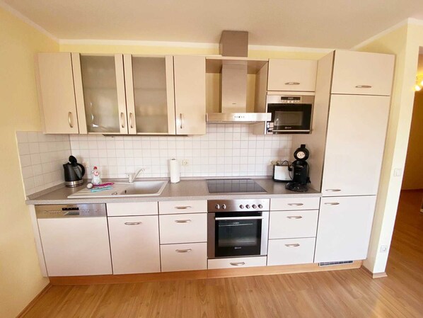 Køleskab, mikrobølgeovn, ovn, opvaskemaskine