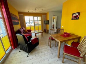 Unclassified image, 3 of 12, button