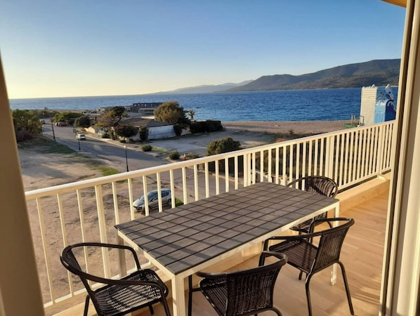 Outdoor dining - Propriano: Sea view, Waterfront (Propriano)