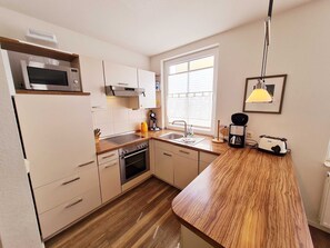 Kühlschrank, Mikrowelle, Ofen, Geschirrspüler