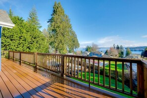 Property grounds - Puget Sound Retreat - 4 Bedroom Home w/ Hot Tub (Port Orchard)