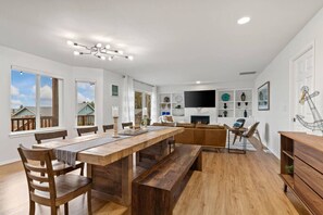 Dining - Puget Sound Retreat - 4 Bedroom Home w/ Hot Tub (Port Orchard)