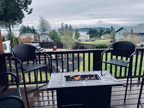 Puget Sound Retreat - 4 Bedroom Home w/ Hot Tub