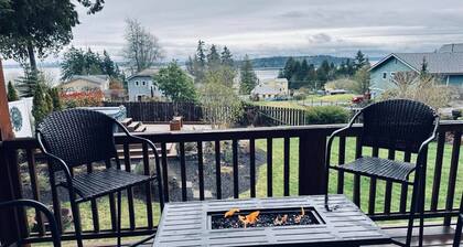 Puget Sound Retreat - 4 Bedroom Home w/ Hot Tub