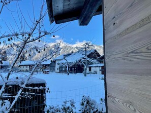 Unclassified image, 3 of 21, button