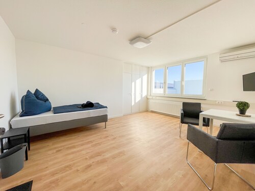 Modern + spacious room with shared kitchen and shared bathroom