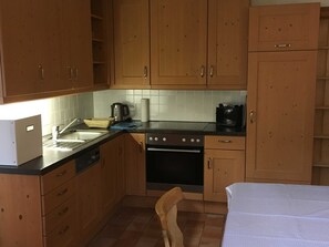 Fridge, oven, dishwasher, coffee/tea maker