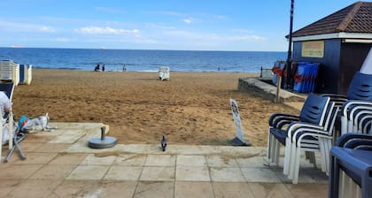 Seaside holiday cottage, sleeps 10, pet friendly