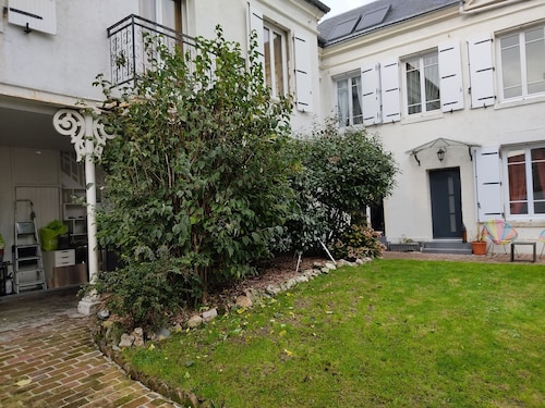 Appartement refais à neuf ds maison de maître, très proche du centre ville