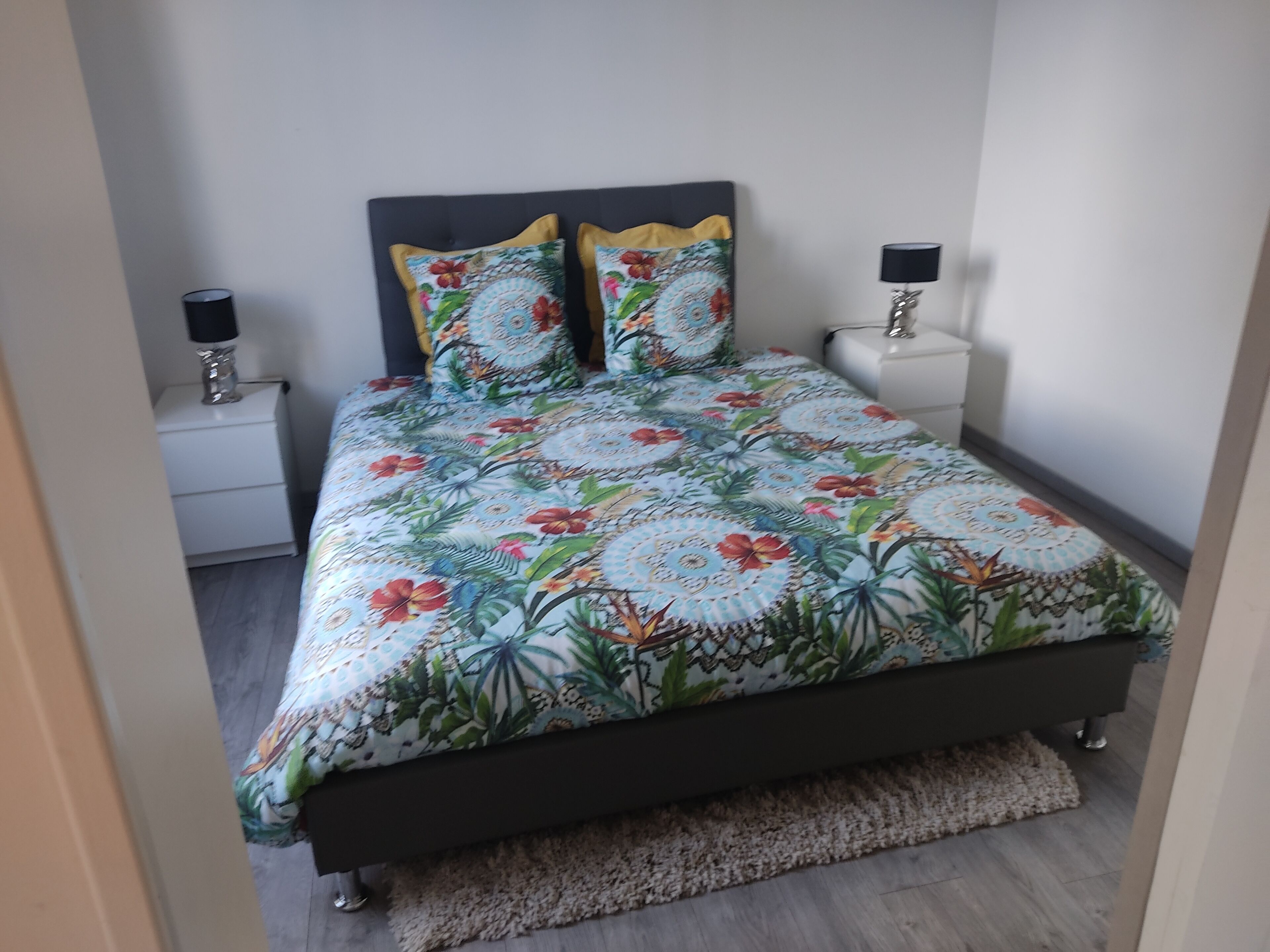 2 slaapkamers, een bureau, reisbedje, gratis wifi