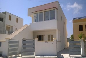 Exterior - Holiday Home 'Trilo Torre dell'Orso 5 posti Pt33' near the Beach (Torre Dell'Orso)