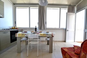 Dining - Holiday Home 'Trilo Torre dell'Orso 5 posti Pt33' near the Beach (Torre Dell'Orso)
