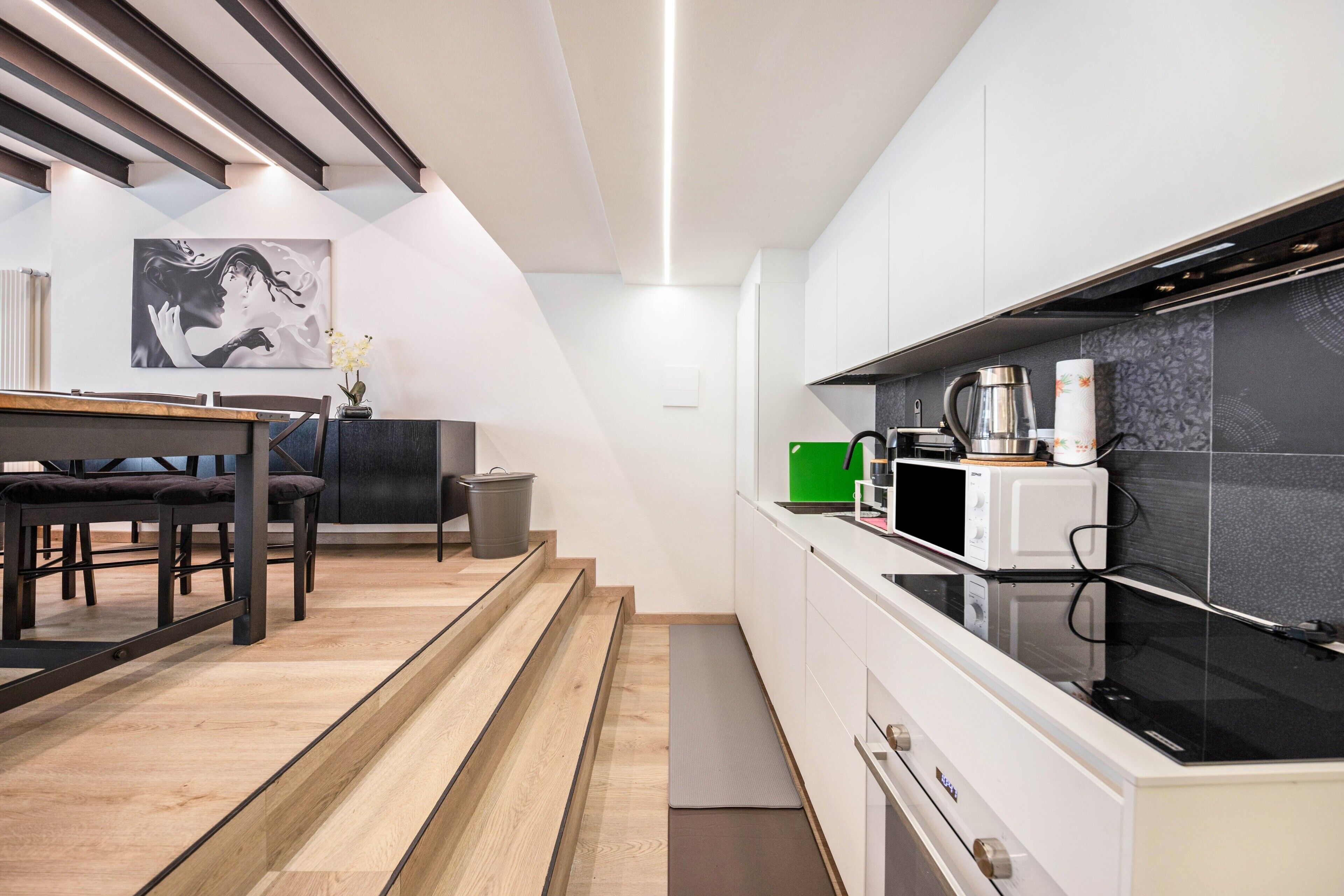 Kühlschrank, Mikrowelle, Ofen, Herdplatte