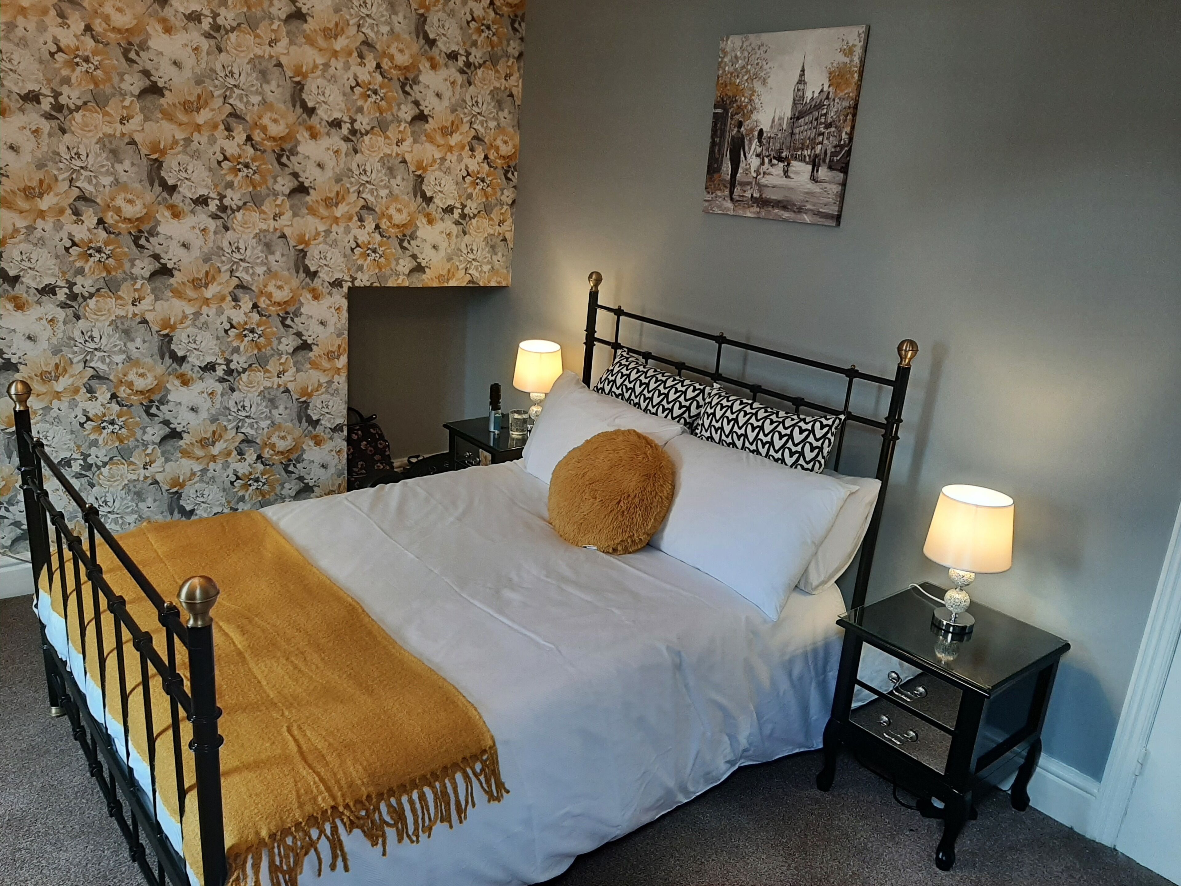 3 bedrooms, desk, iron/ironing board, travel cot