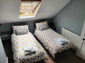 3 bedrooms, desk, iron/ironing board, travel crib