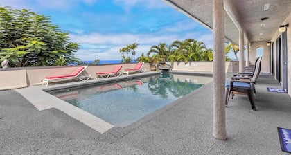 Breathtaking Panoramic Ocean Views, Crystal Blue Pool, Hot Tub, BBQ Grill!